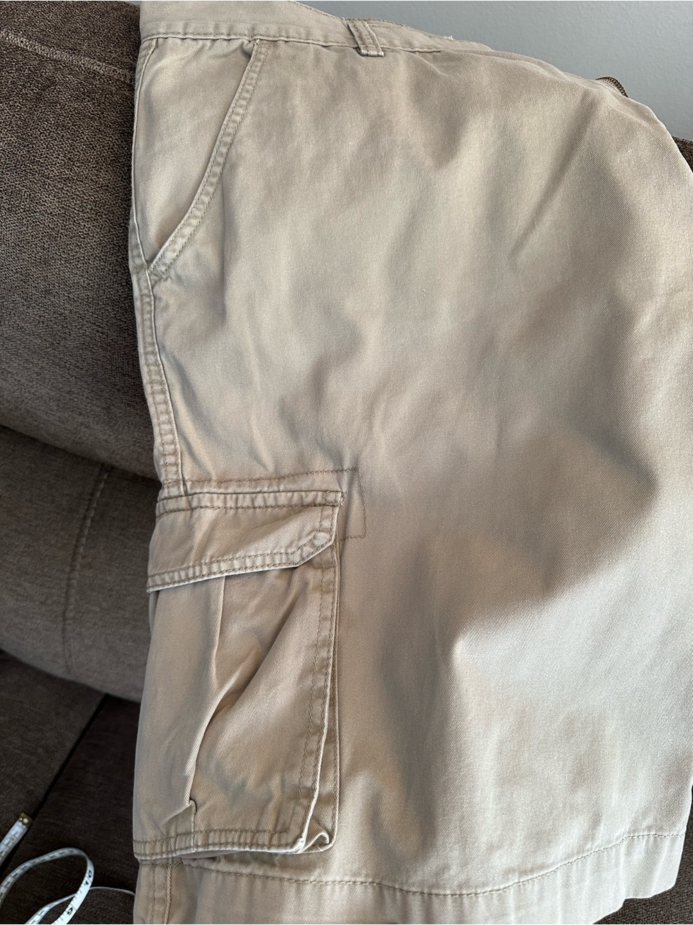Men’s Tan Cargo Shorts - Classic Pocket Style